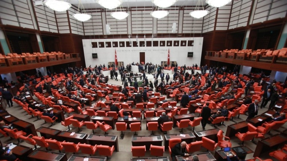 Τουρκία: Αφαιρέθηκε η βουλευτική ιδιότητα γνωστής πολιτικού του HDP 
